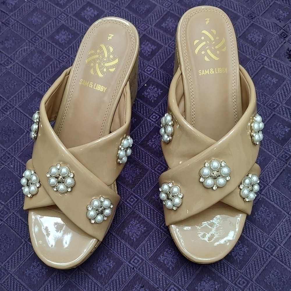 Sam and Libby Syn Cross Strap Cork Heeled Wedges W/Pearl Flower Embellishments❣️ - Picture 4 of 13
